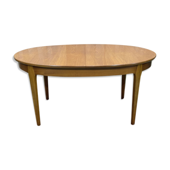 Oval table from the 70s in teak with a butterfly extension