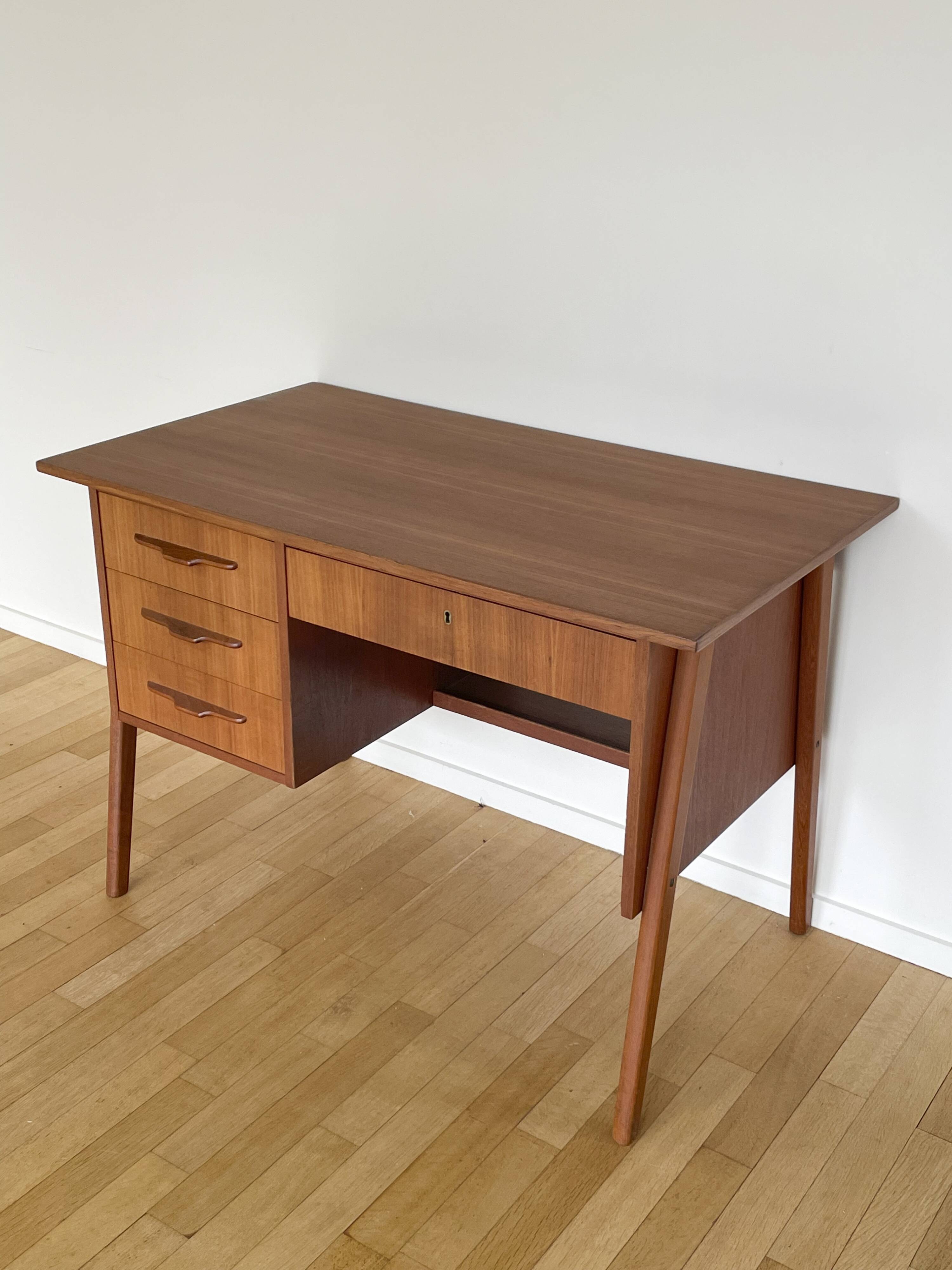 Bureau scandinave en teck 1960