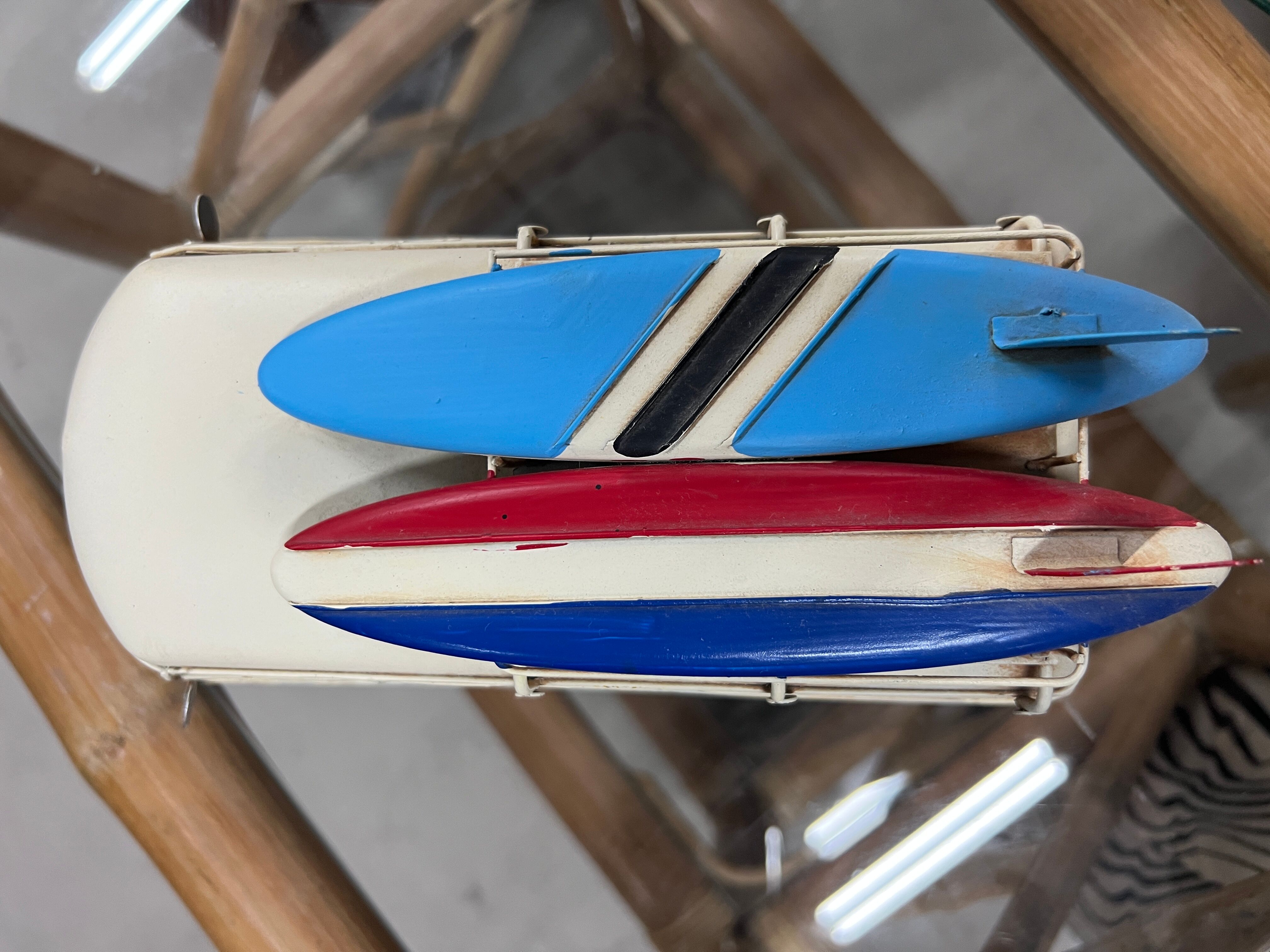 Voiture de camping vintage en miniature