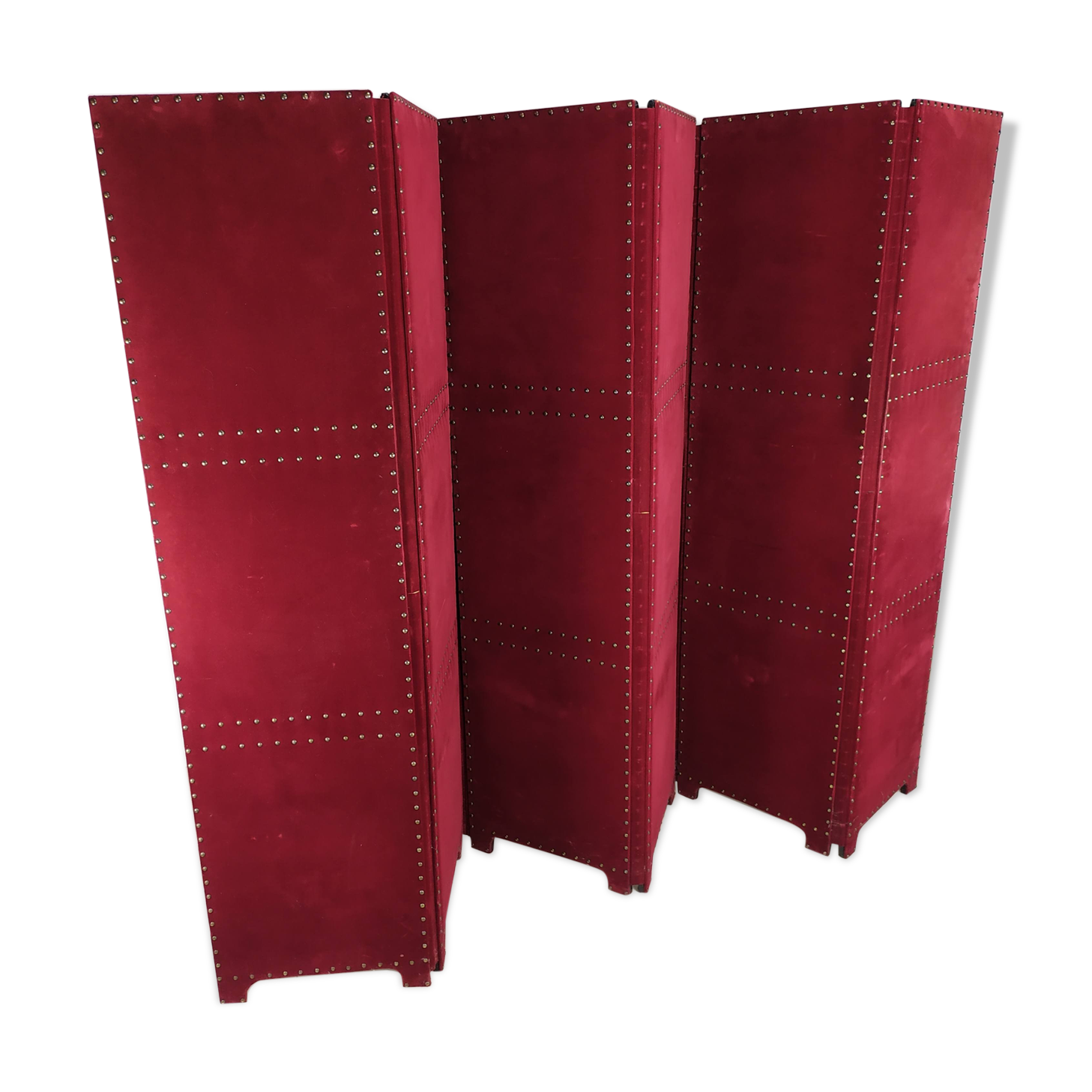 Red velvet screen with black skai