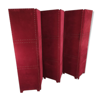 Red velvet screen with black skai