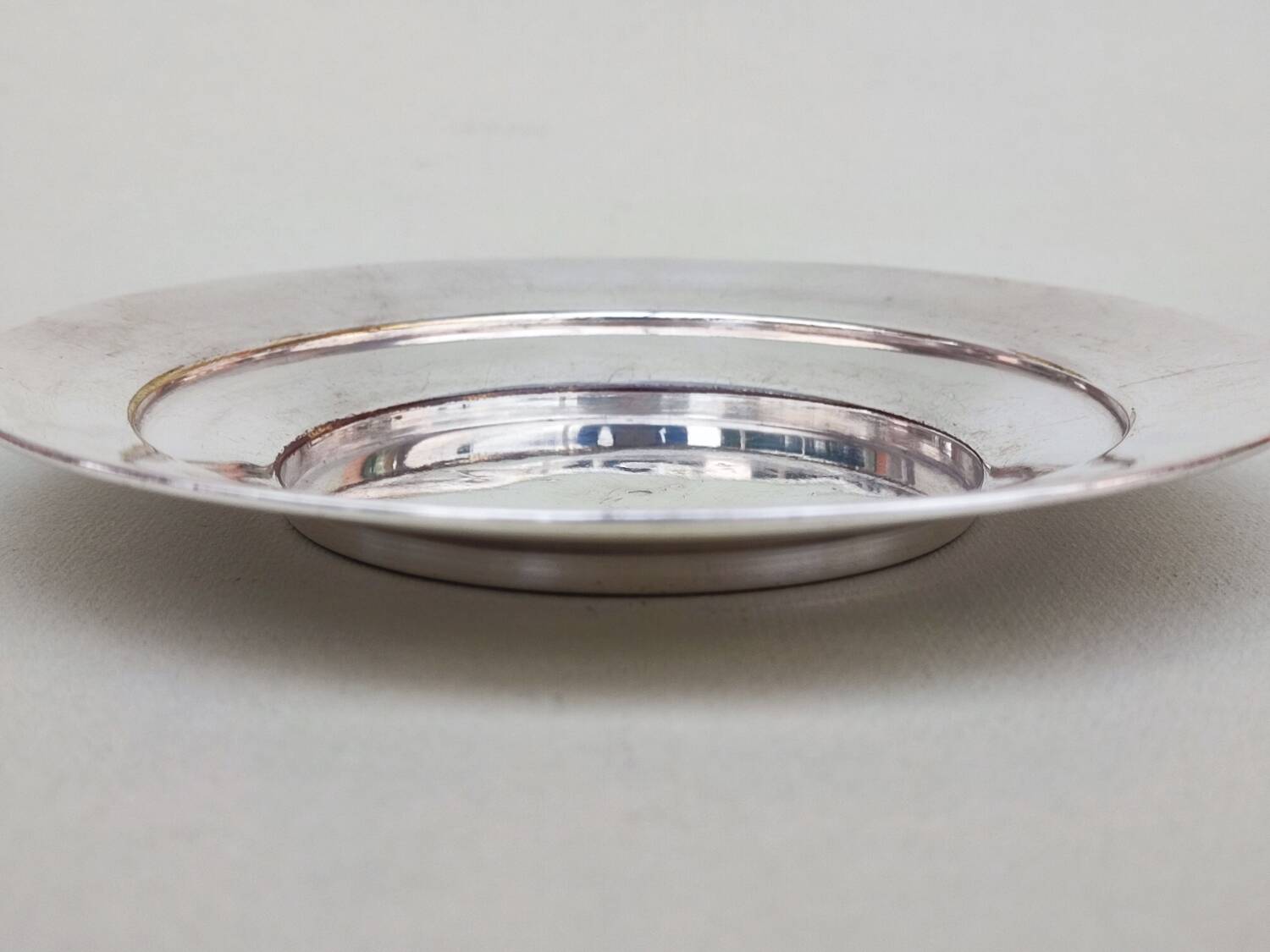 Trois sous-verres en métal argenté