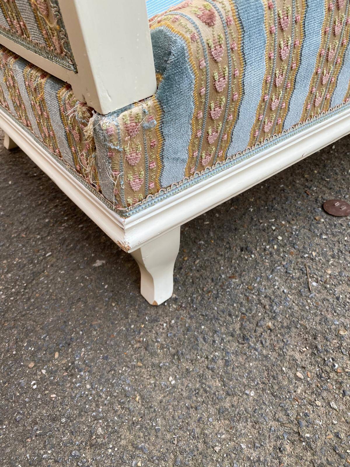Louis XV velvet bench from the 19th century.