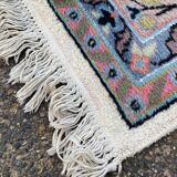 Tapis persan en laine tissée violet fleuri 280x190cm