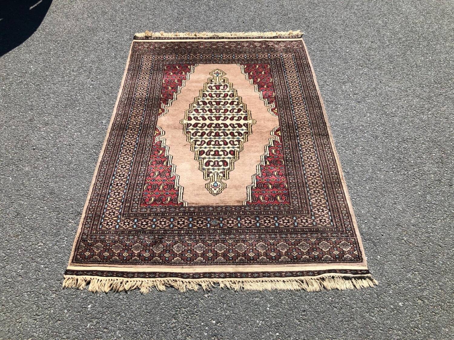 Tapis pakistanais fait main