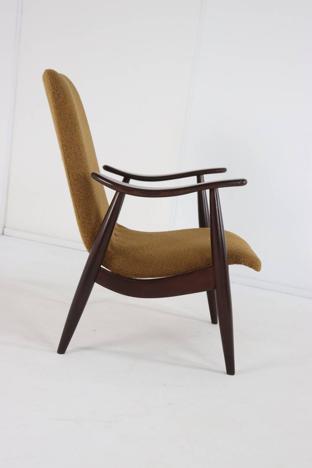 Armchair 'Popkensburg' Attr. Louis van Teeffelen for Wébé | 3 pieces in sto