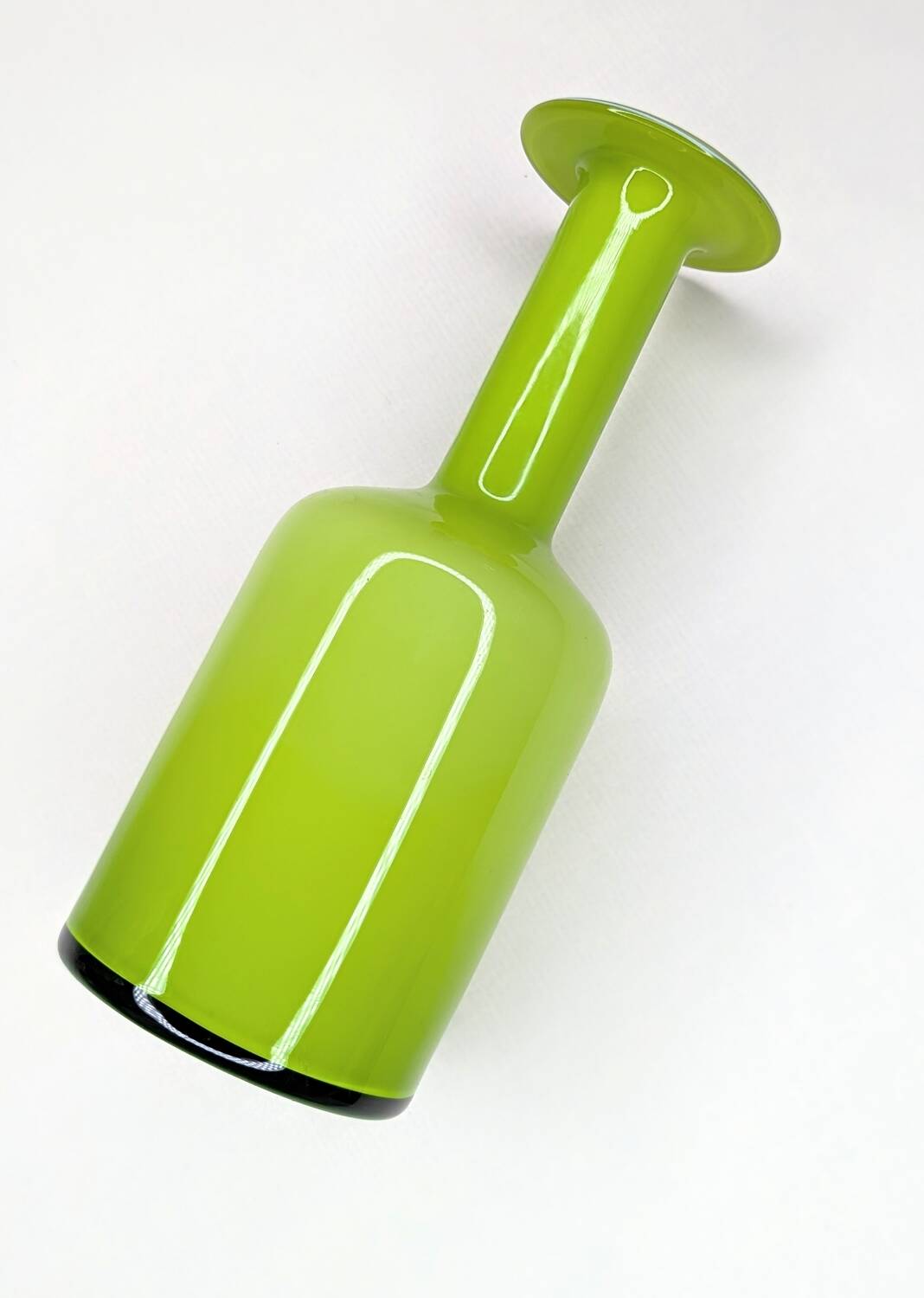 Vase opaline vert lime Otto Brauer