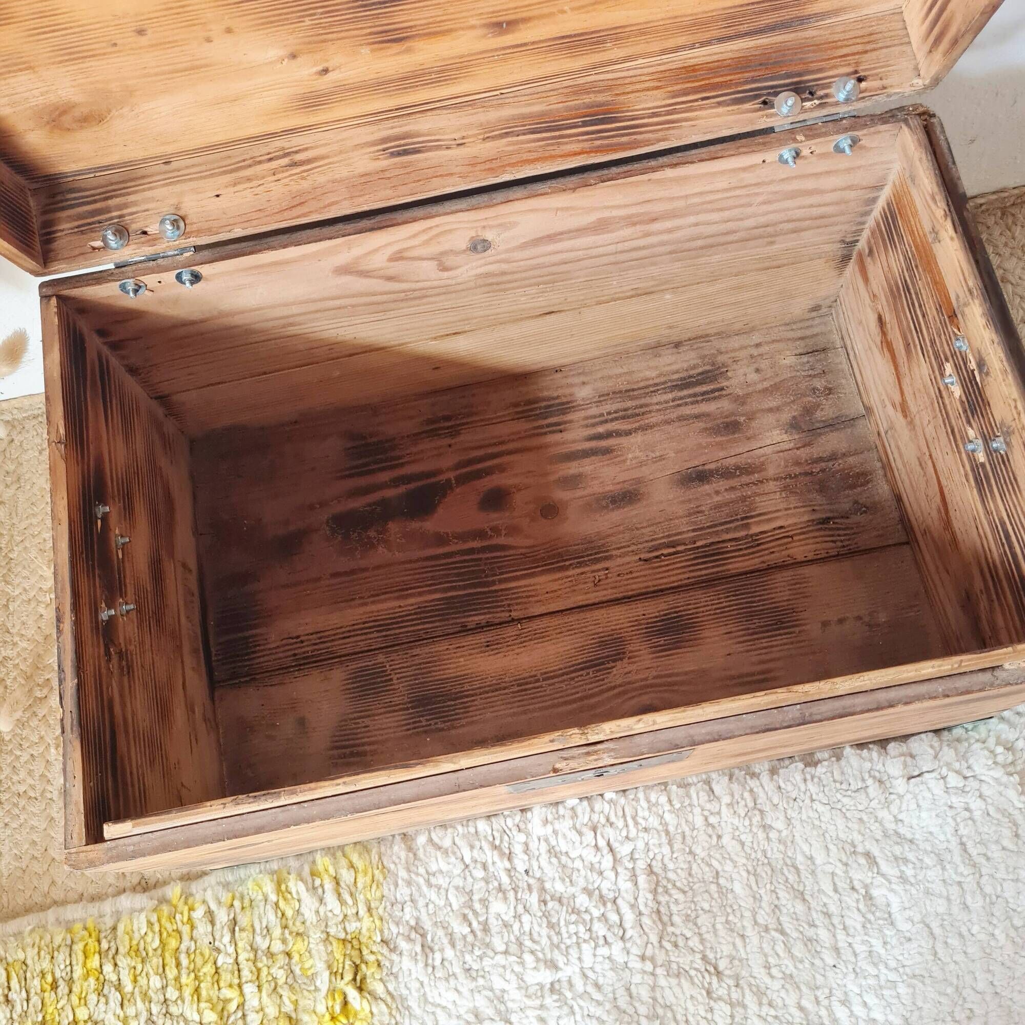 Old solid wood storage trunk – Raw Patina