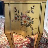 Commode en bois doré