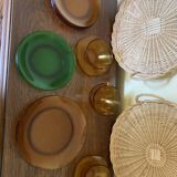 4 coffee cups, 3 saucers, 5 small and 2 large plates VERECO