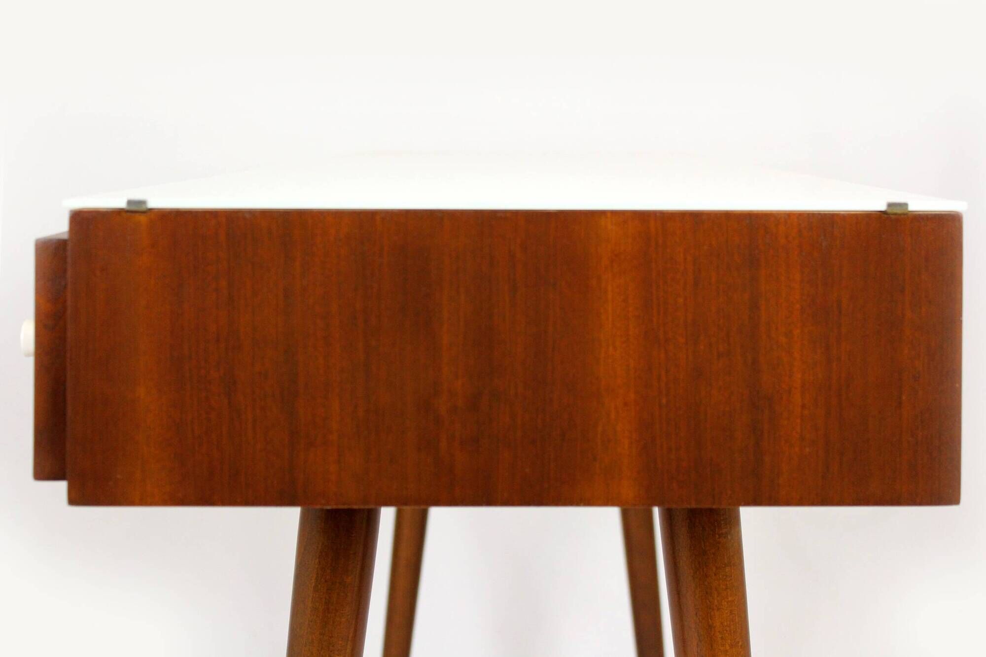Bureau restauré du milieu du siècle par Up Zavody, années 1960