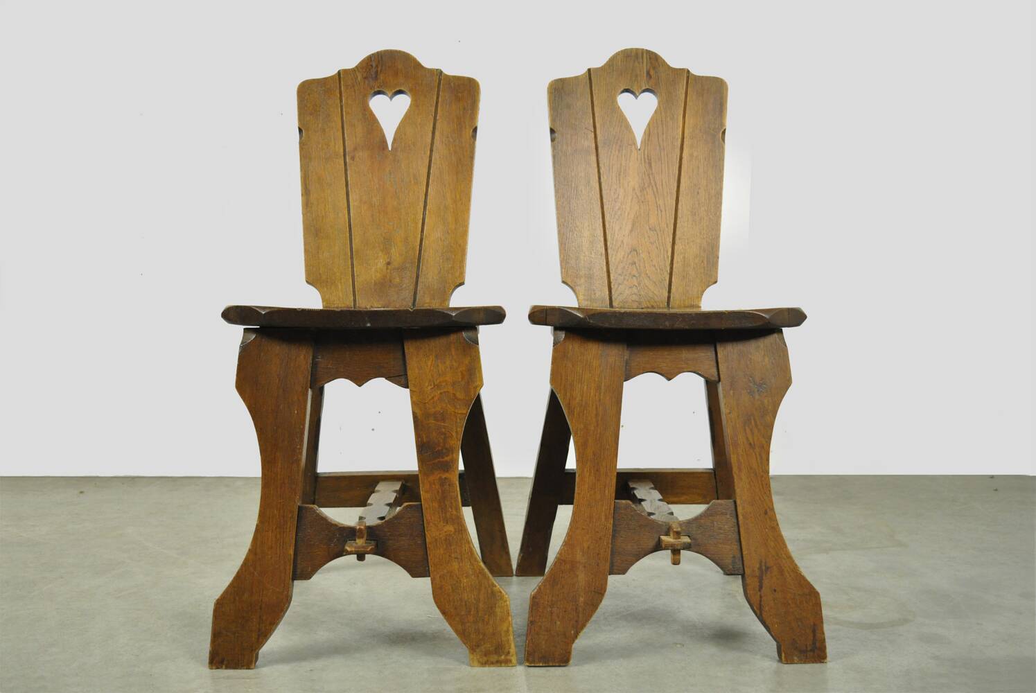 Vintage brutalist oak handmade farmhouse dining chairs, 1930s