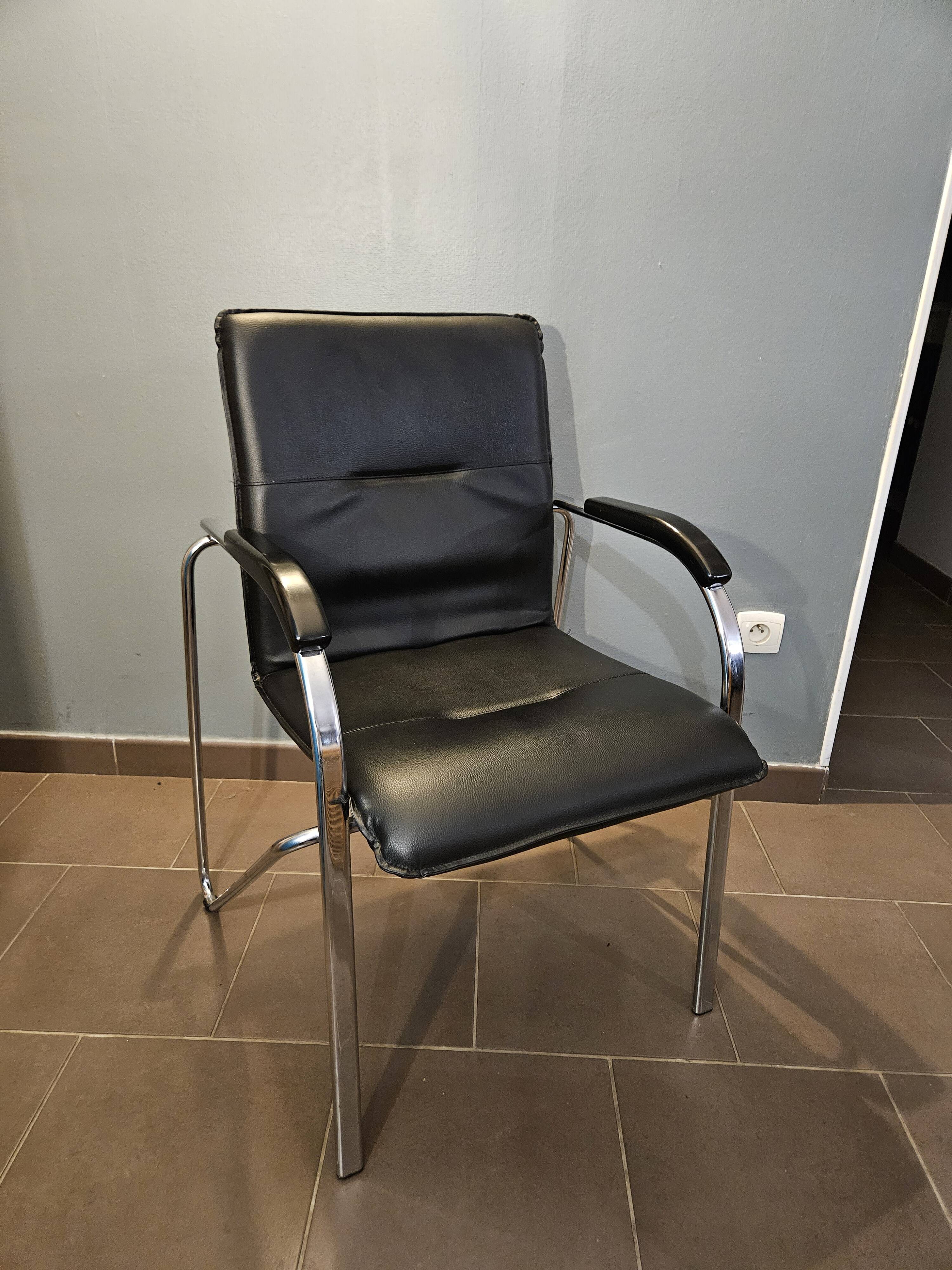 80s office chair with armrests