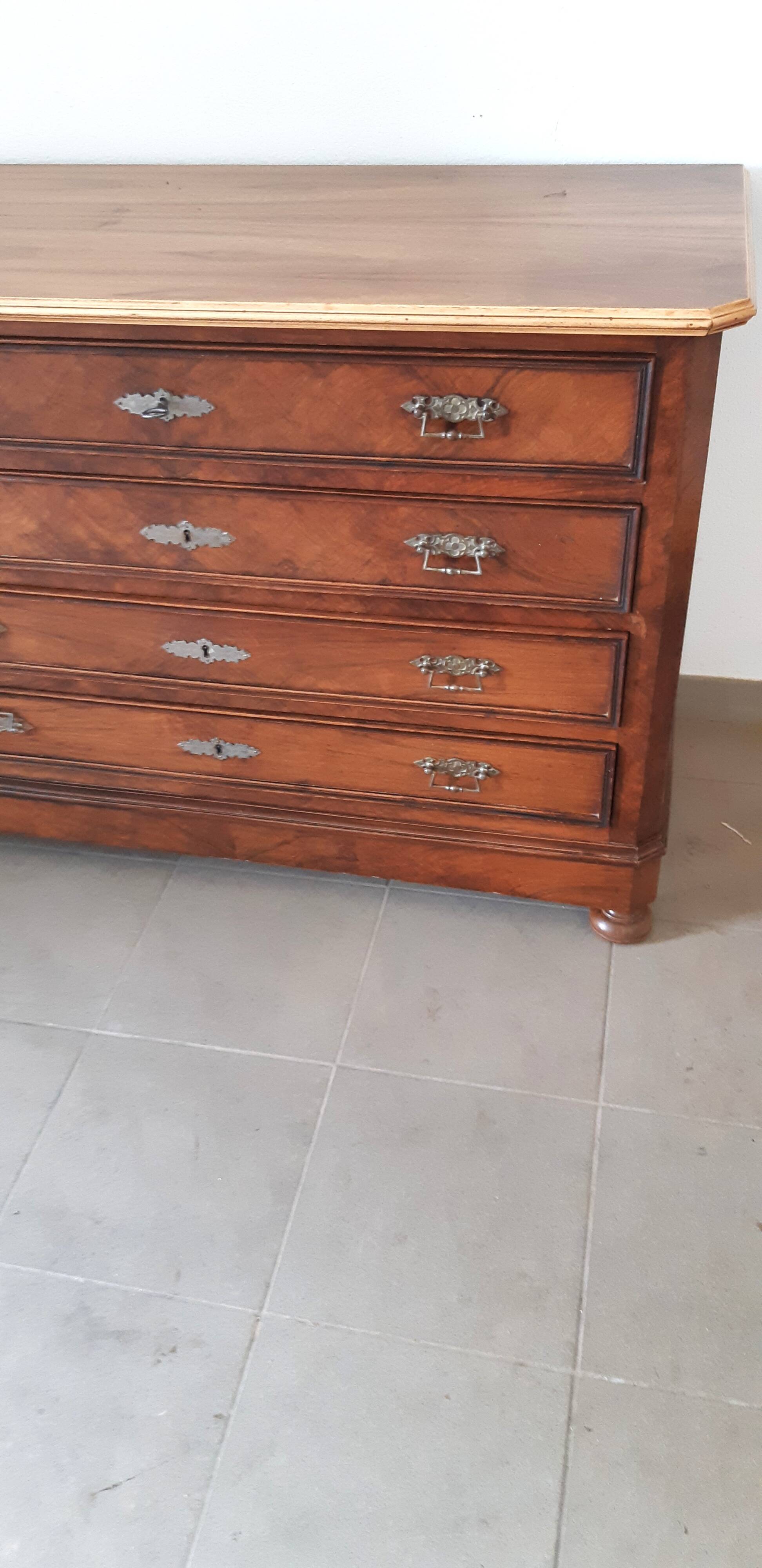 1900 chest of drawers with canted sides, walnut and period walnut veneer, restored