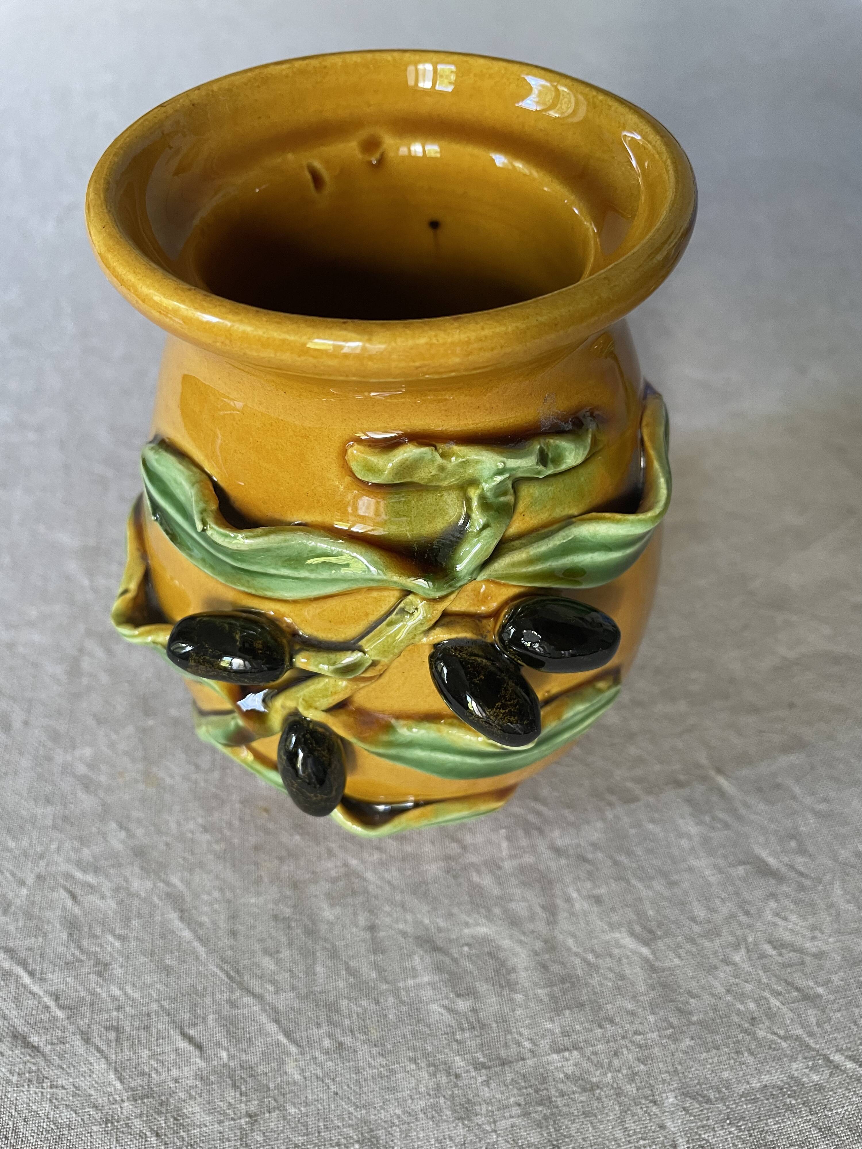 Vallauris slurry olive pot