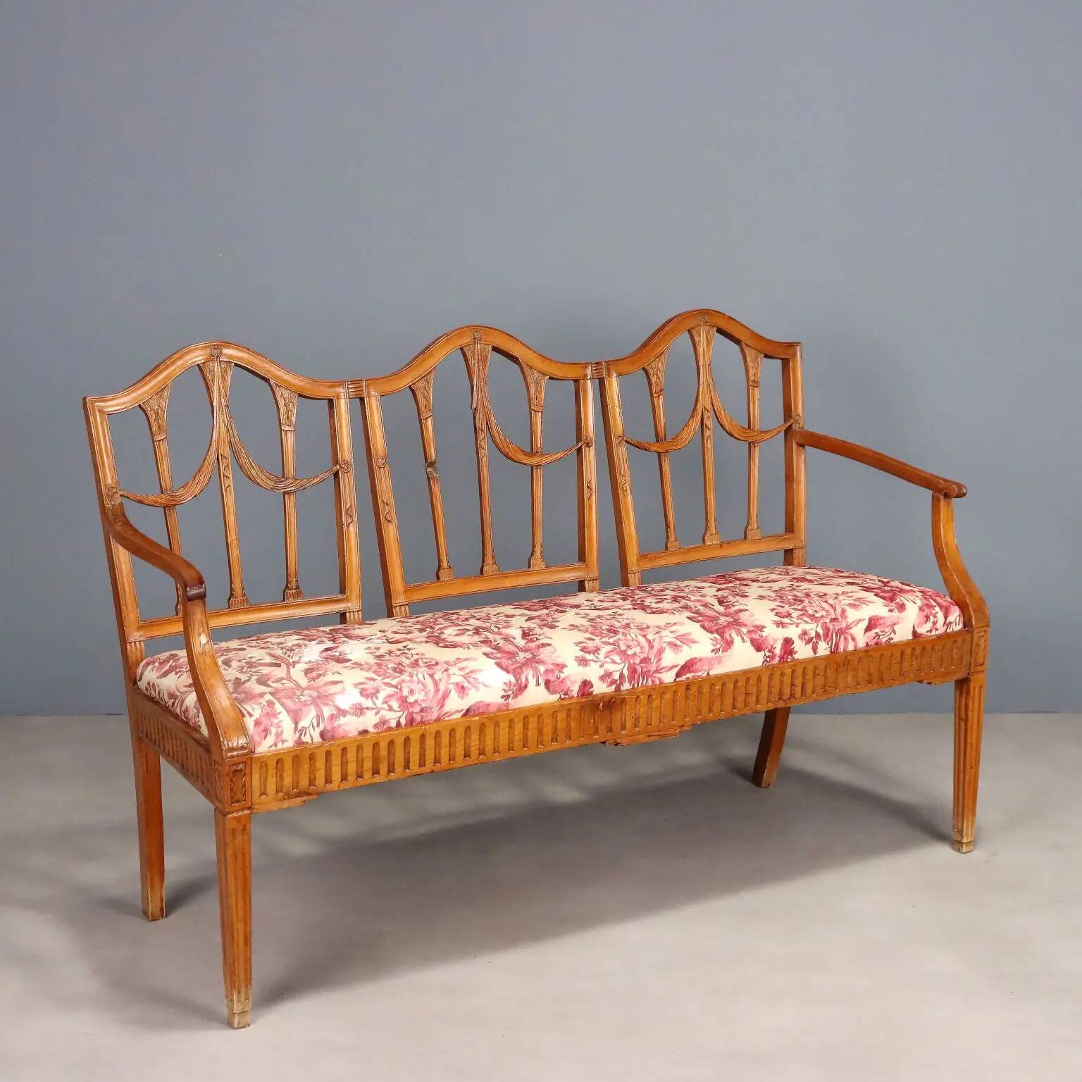 Antique neoclassical canapé in maple and fabric, Italy, 19th century.