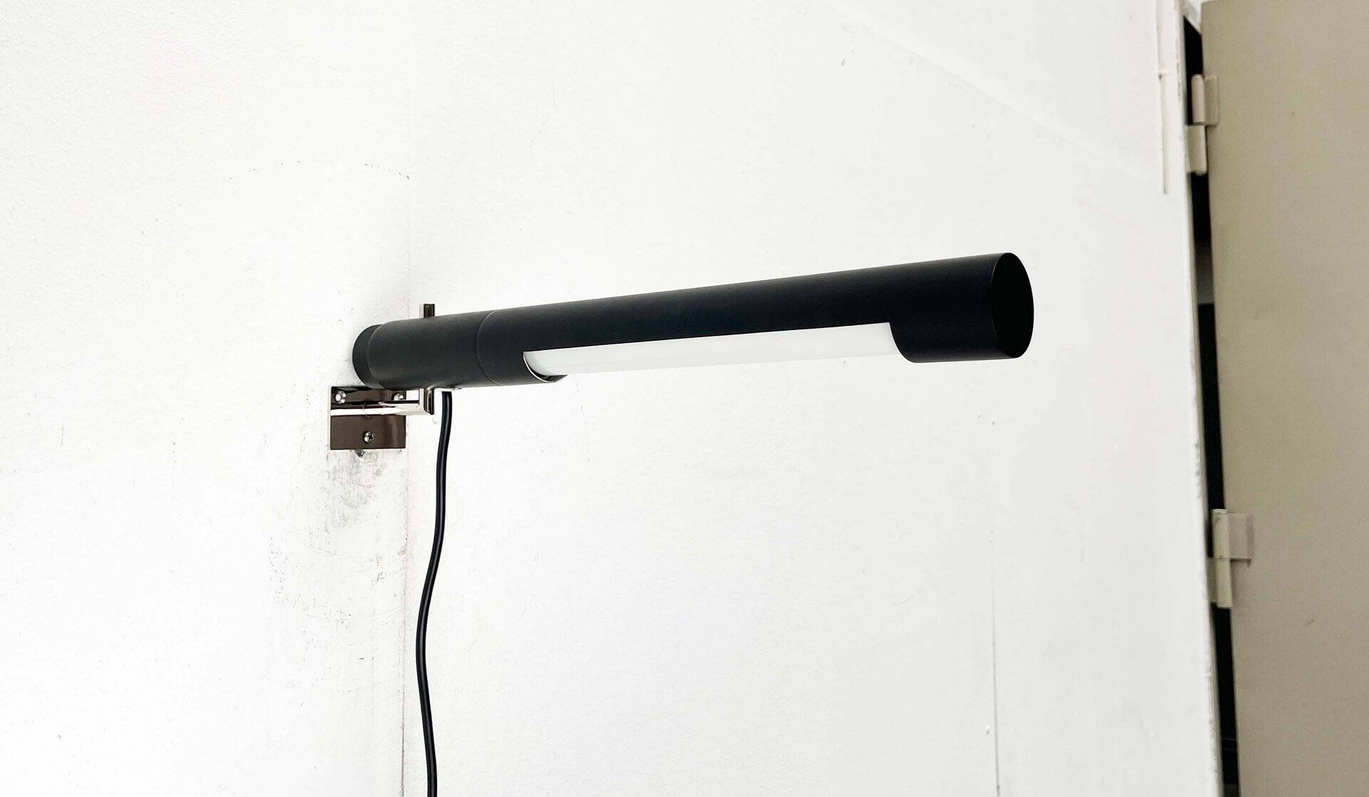 Mid-century minimalist wall lamp attributed to Egon Eiermann for Beisl, 1960s.