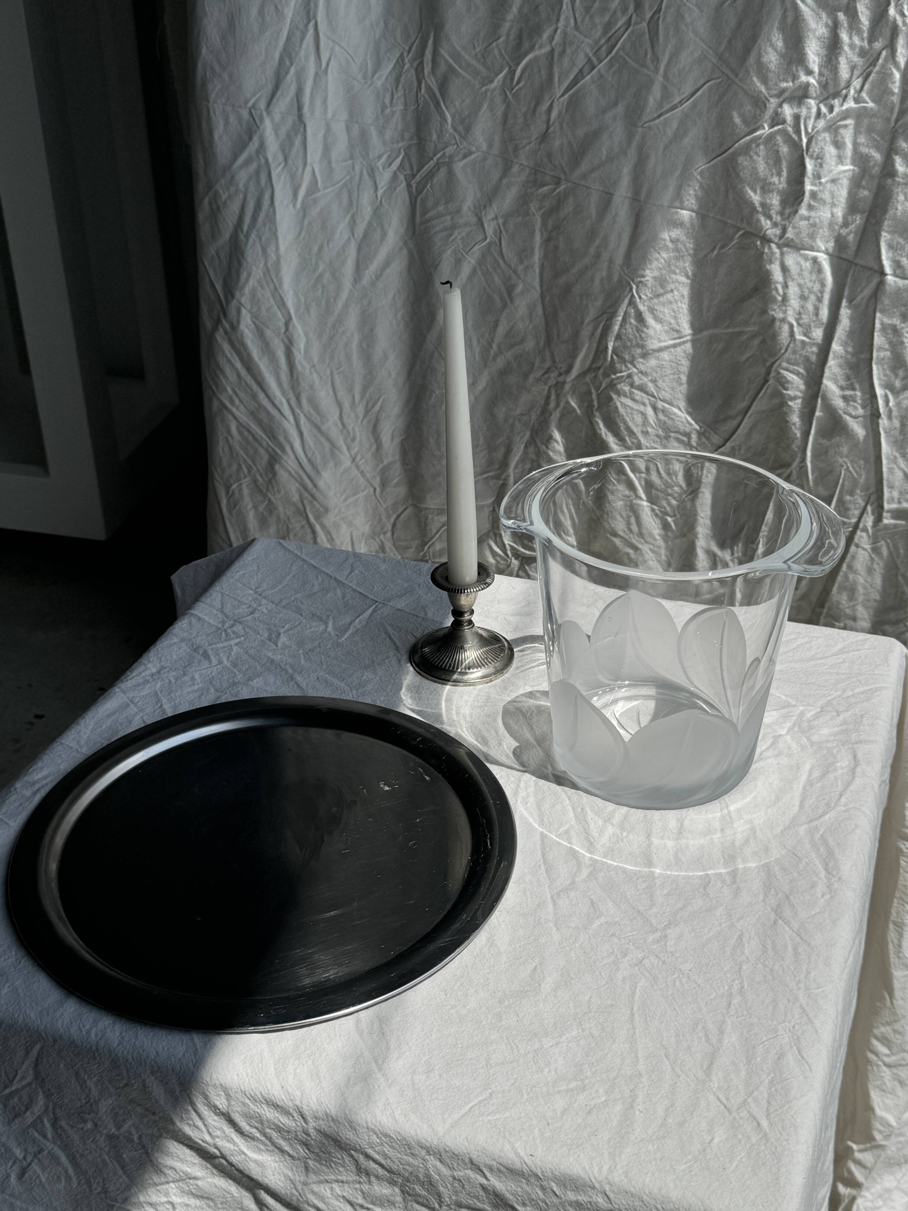 Avon Blason metal tray 1886 - 1976