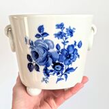 Cache-pot en porcelaine à pieds | Décor flora bleu cobalt | Lyngby Danemark