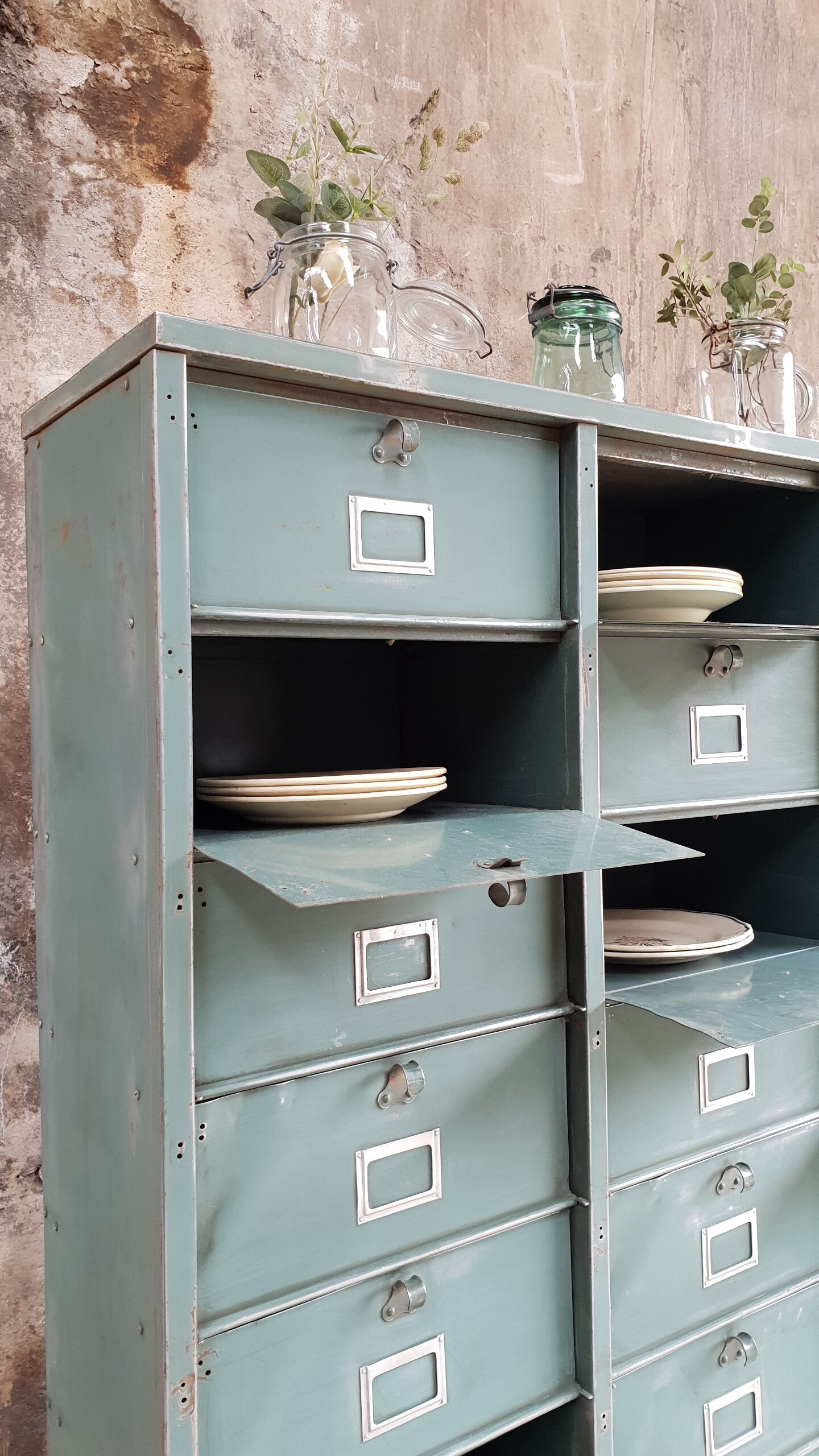 Strafor valve cabinet