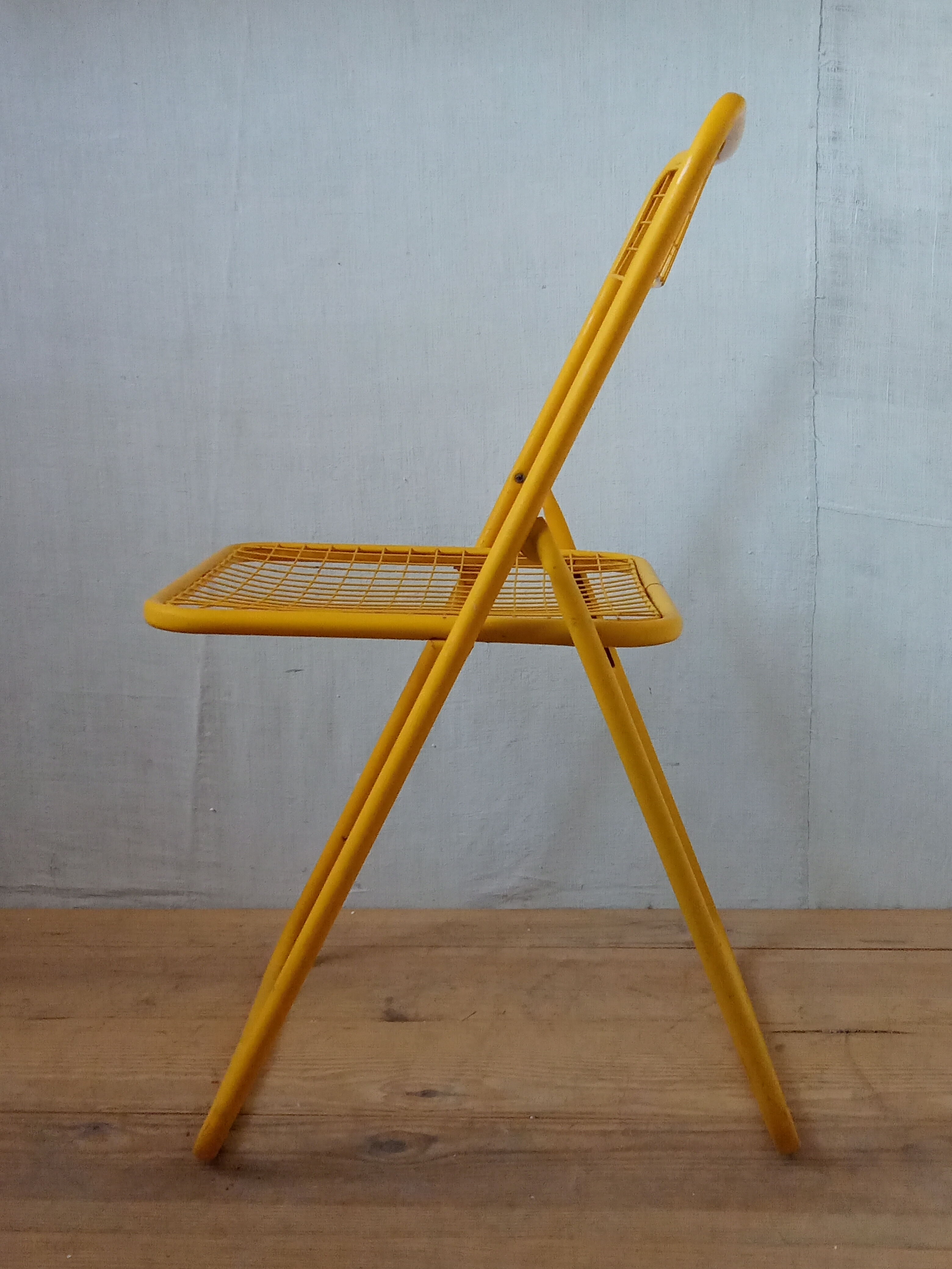 80s metal folding chair