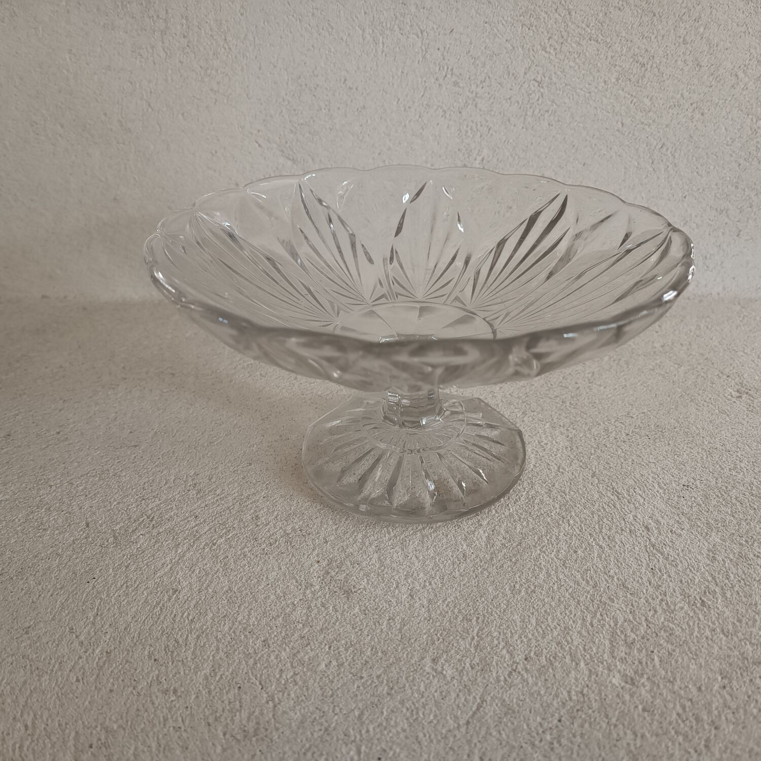 Glass pedestal bowl