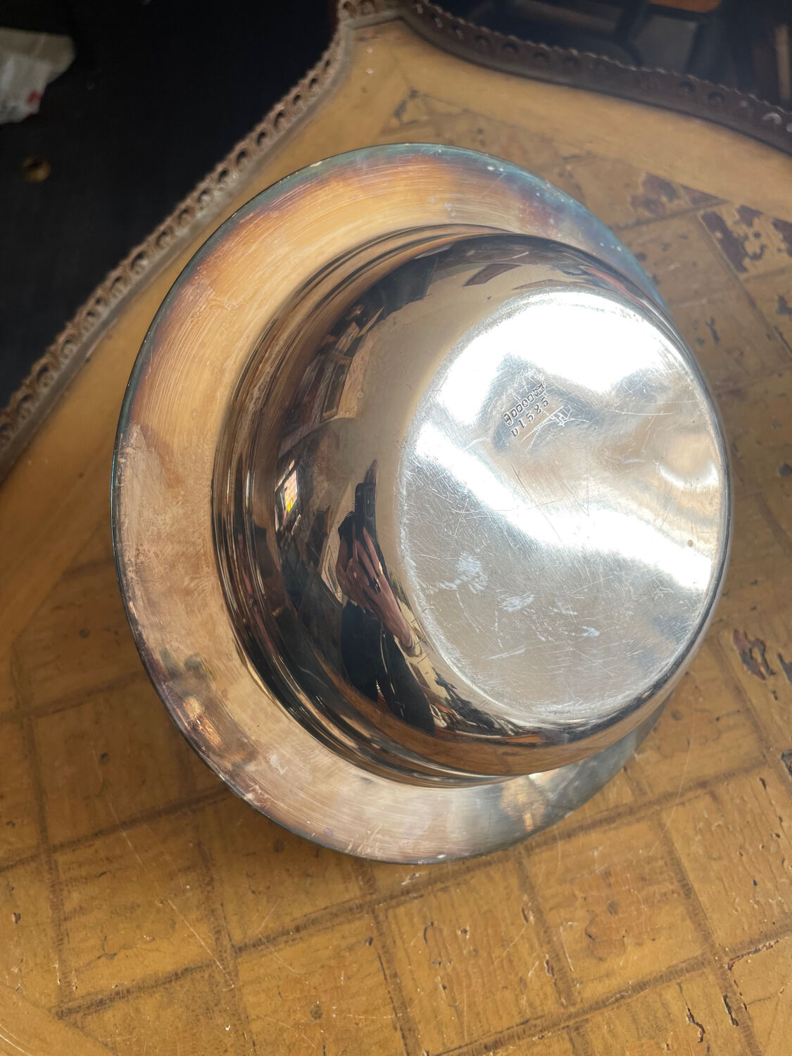 Plateua silver metal bell