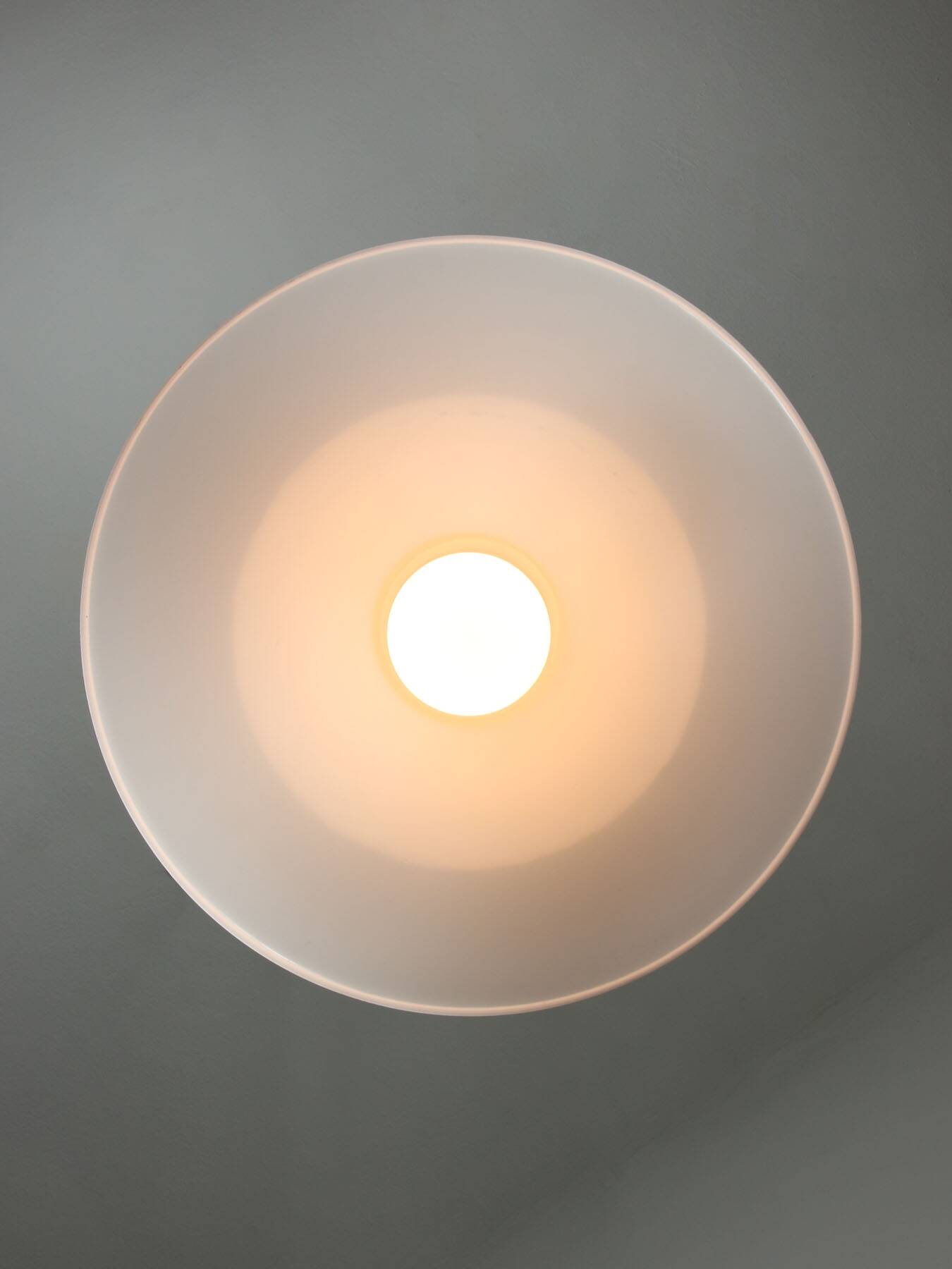 Space age italian plexiglas white saucer pendant lamp, 70s