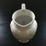 White slurry pitcher
