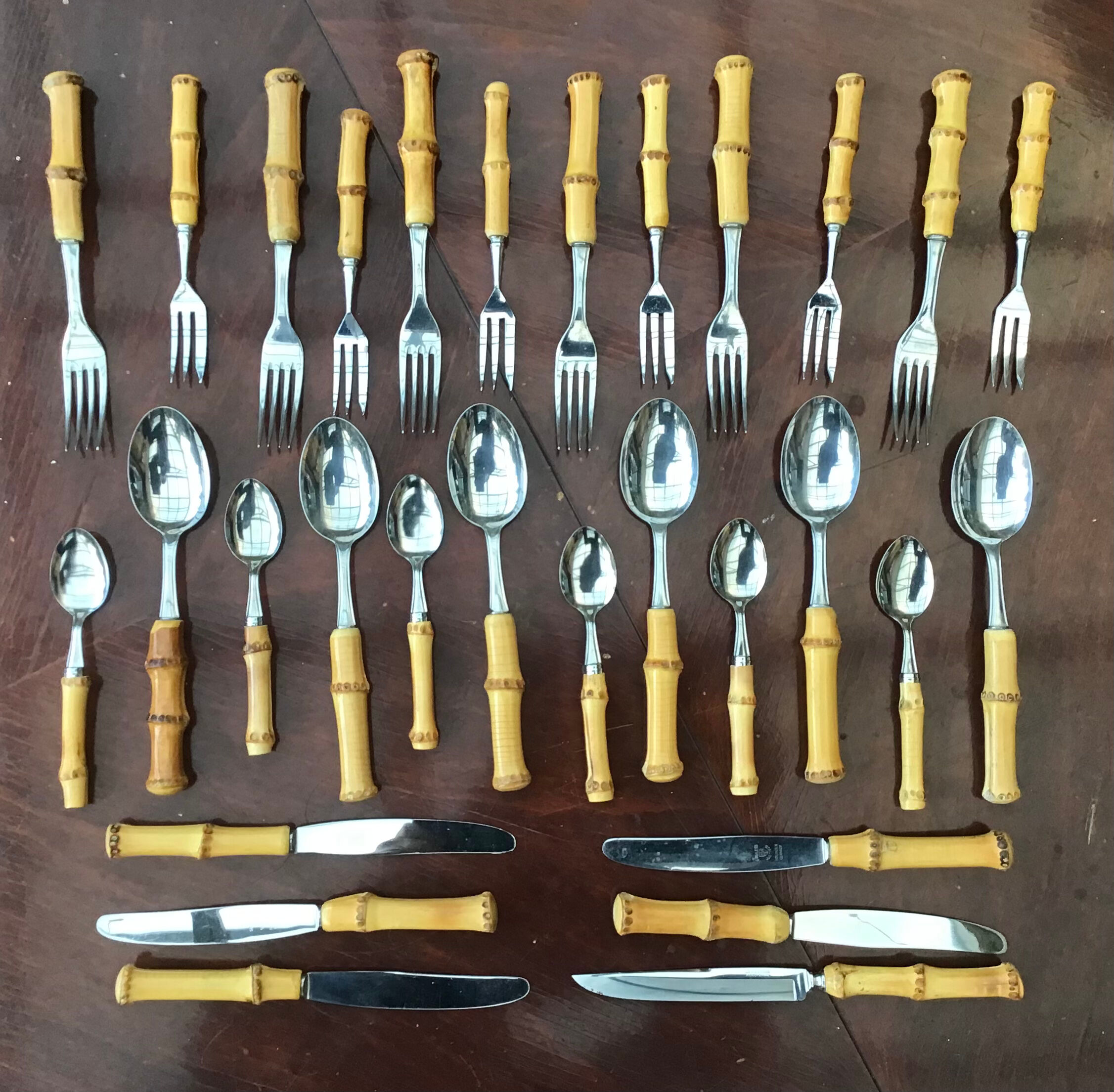 Housewife of cutlery with bamboo sleeves 30 pieces