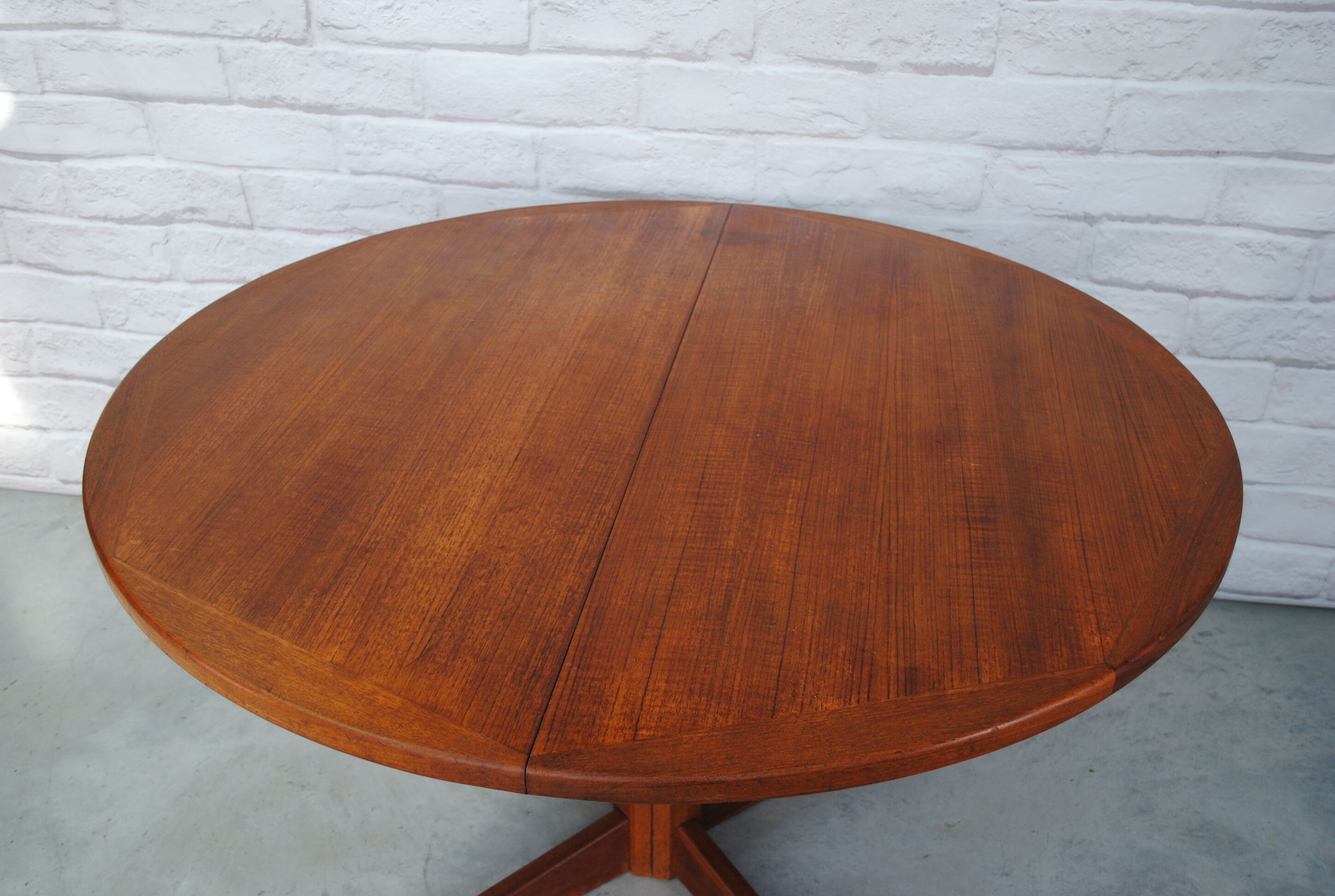 Table to eat expandable in teck