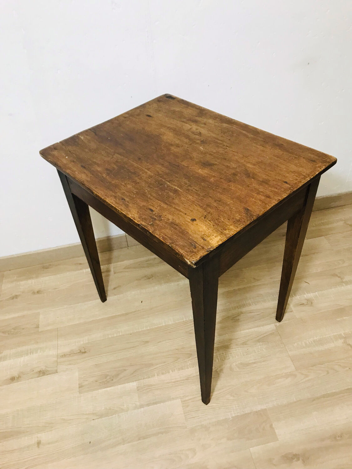Wooden desk table