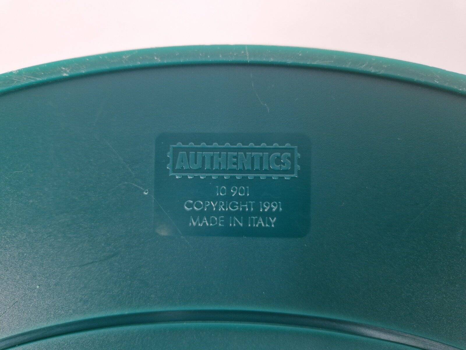 Porte-revues Wave par Hansjerg Maier-Aichen pour Authentics, années 1980.