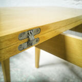 Children's wallet table