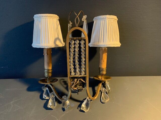 Art deco wall lamp in brass, pearls and tassels