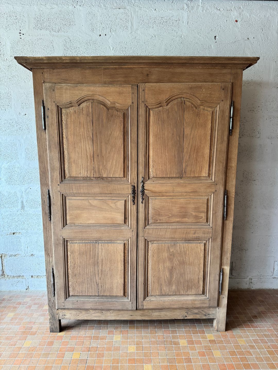 Antique oak wardrobe - Early 19th century