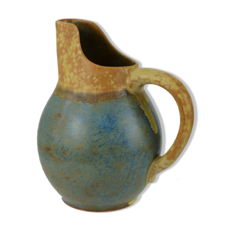 Two-tone pitcher in sandstone by Louis Lourioux