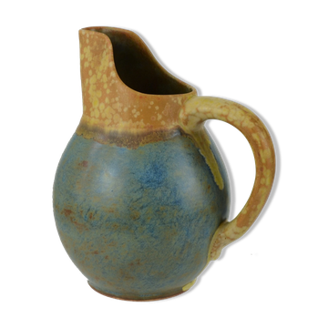 Two-tone pitcher in sandstone by Louis Lourioux