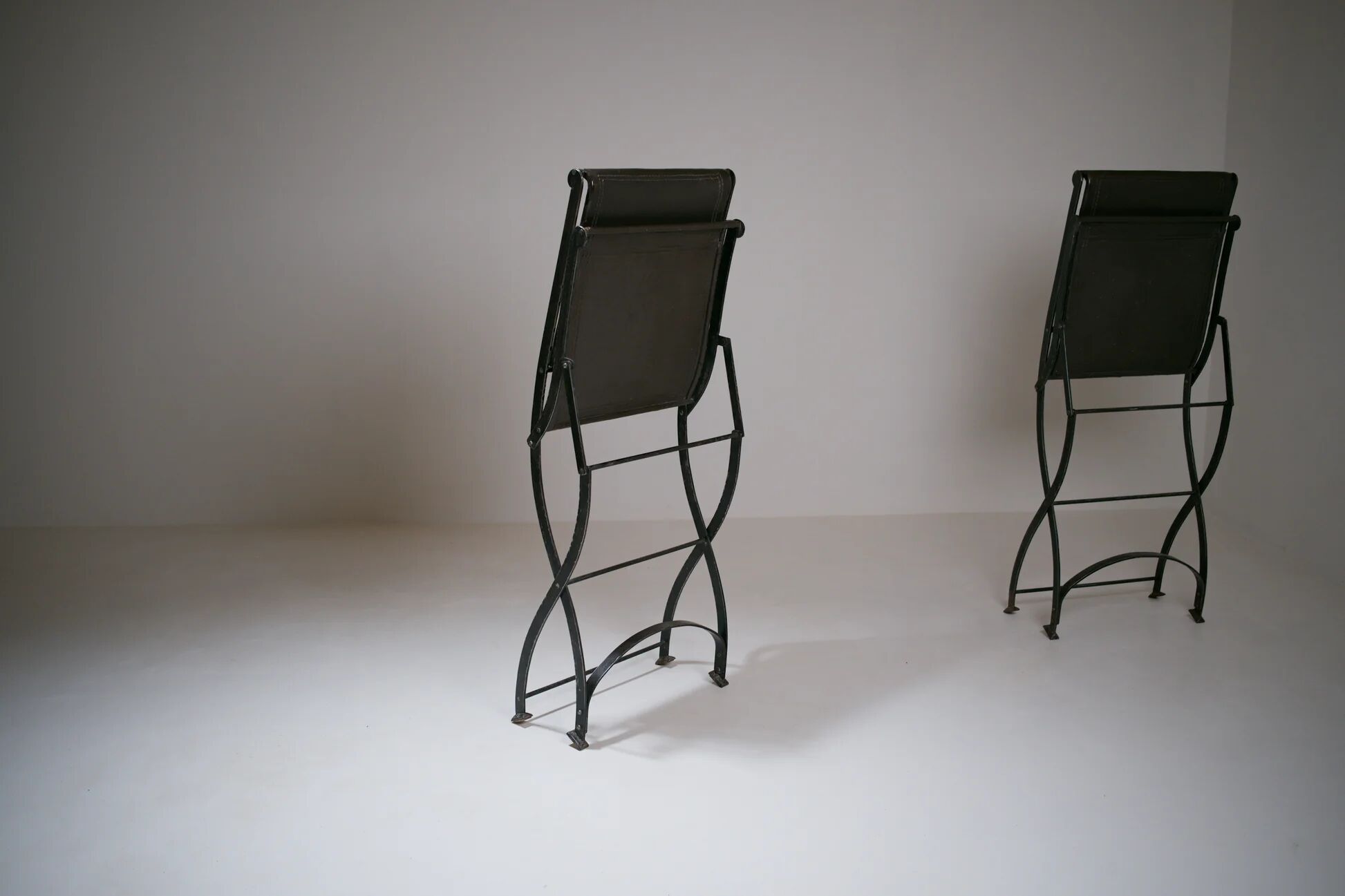 Foldable chair in wrought iron and leather. c. 1950