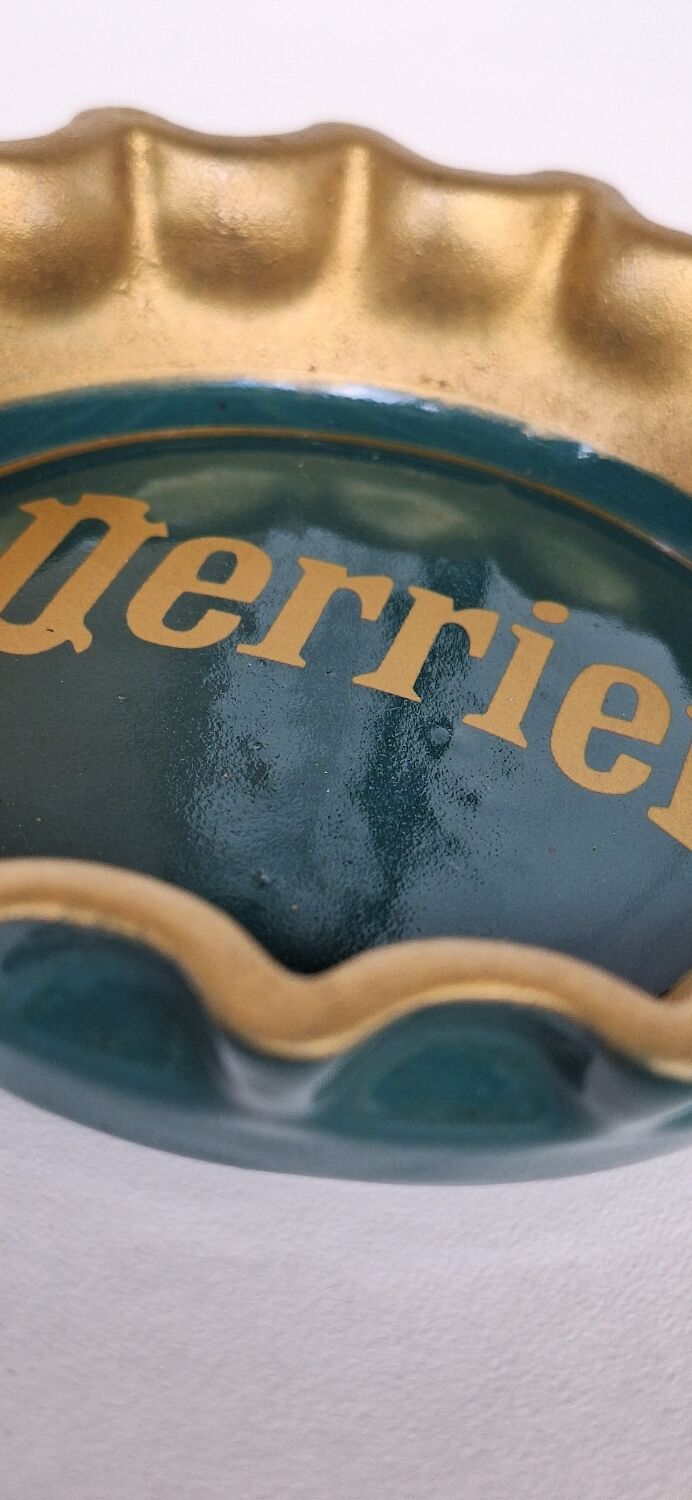 Cendrier perrier publicitaire