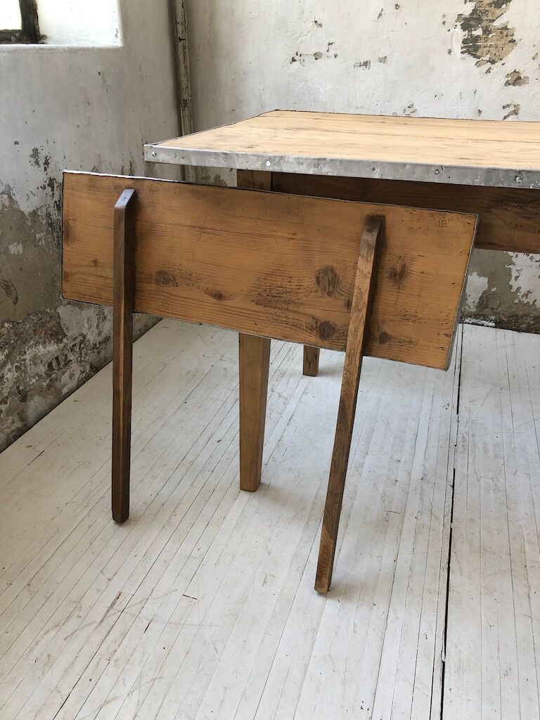 Old farm table with 225 cm extension cords