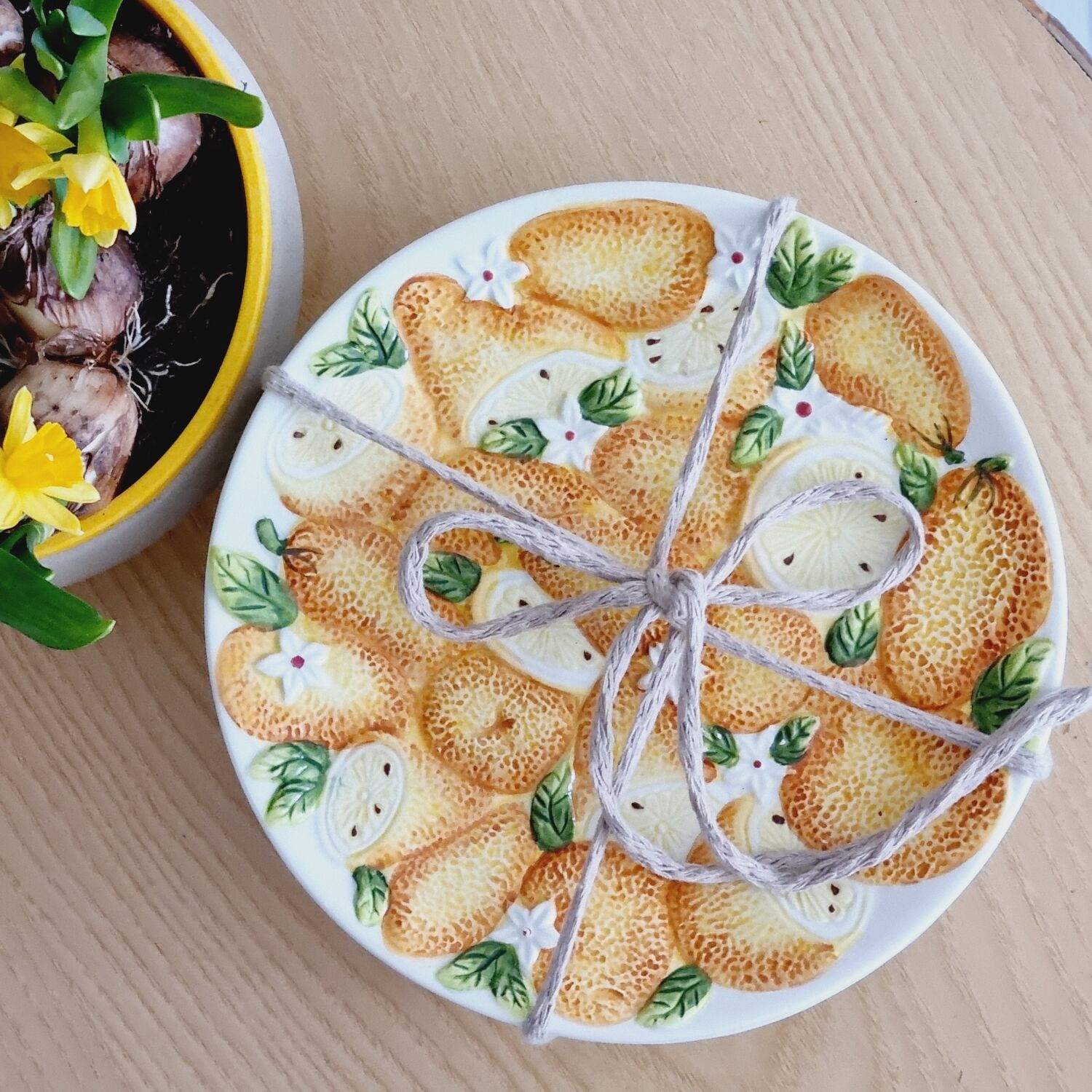 6 orange slip plates