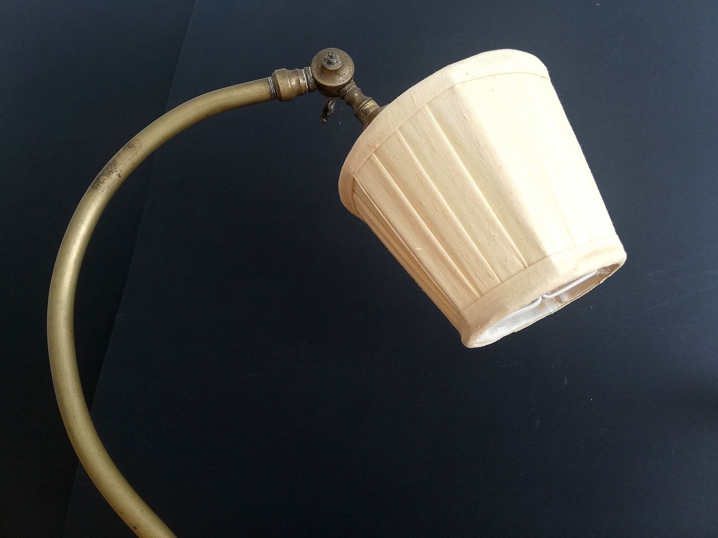 Antique Art Nouveau swan neck table lamp in brass