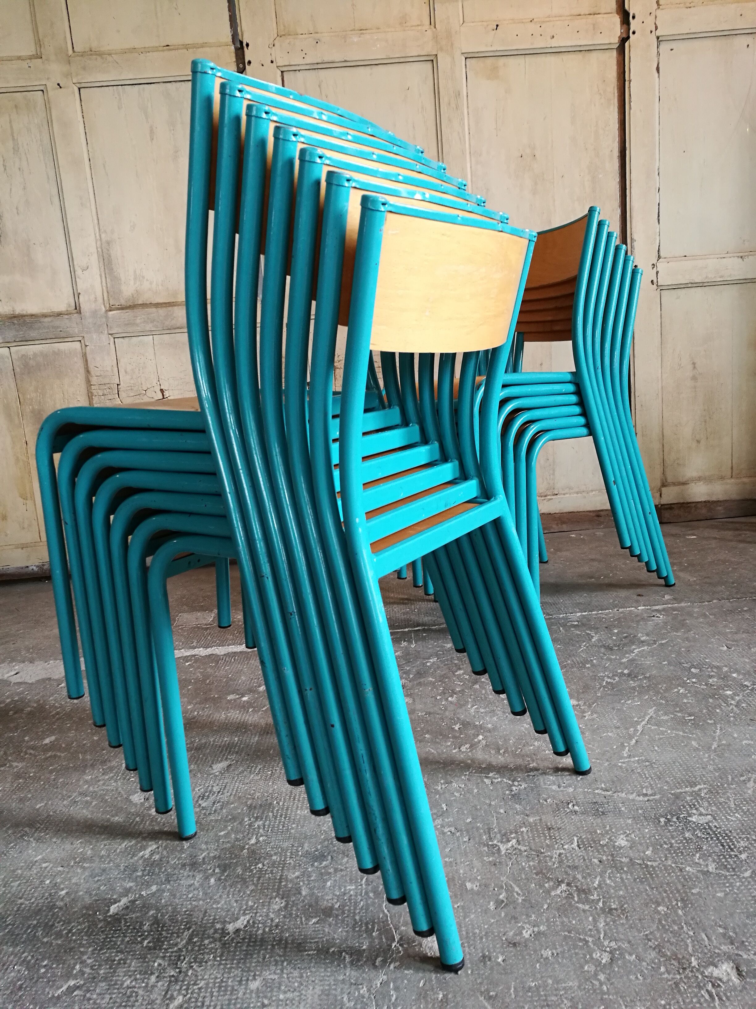 Lot of 13 adult Mullca school chairs