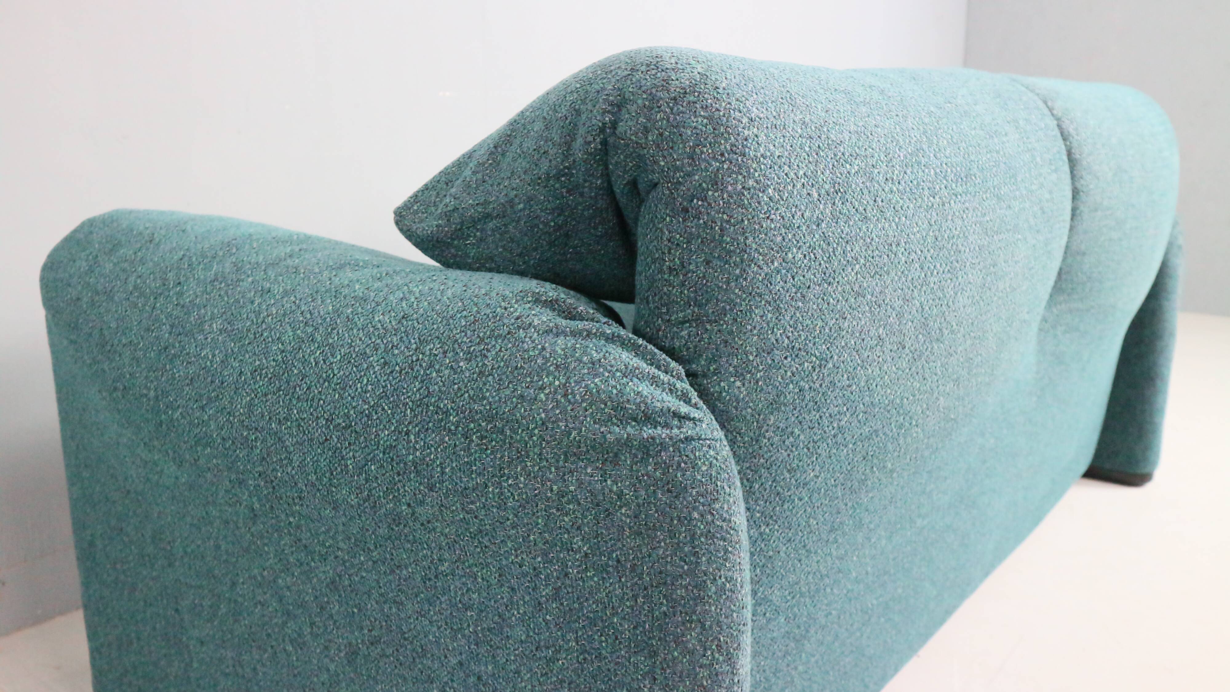 Vico Magistretti "Maralunga" 2-seater re-upholstered sofa For Cassina