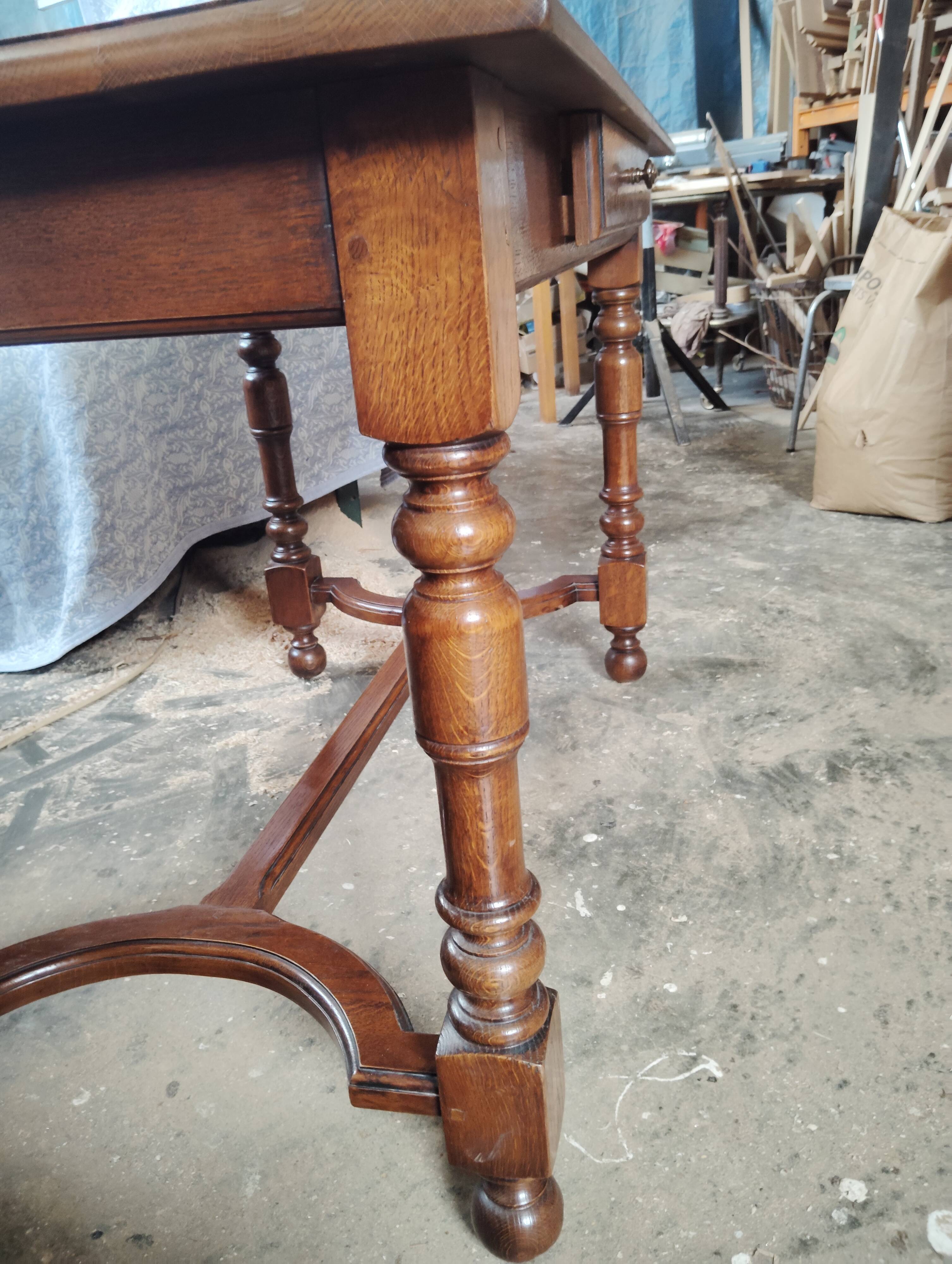 Table with turned legs