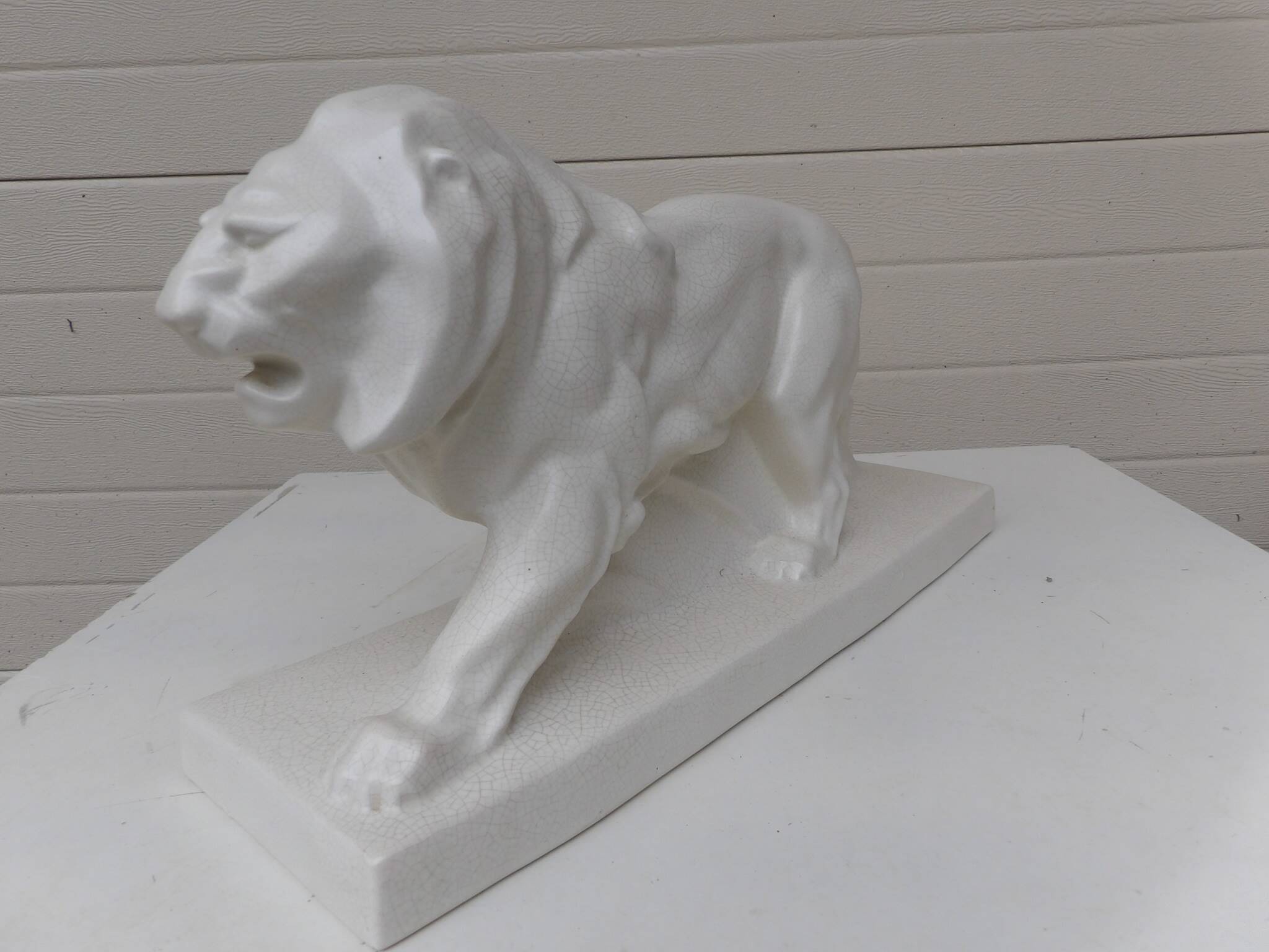 Cracked ceramic lion