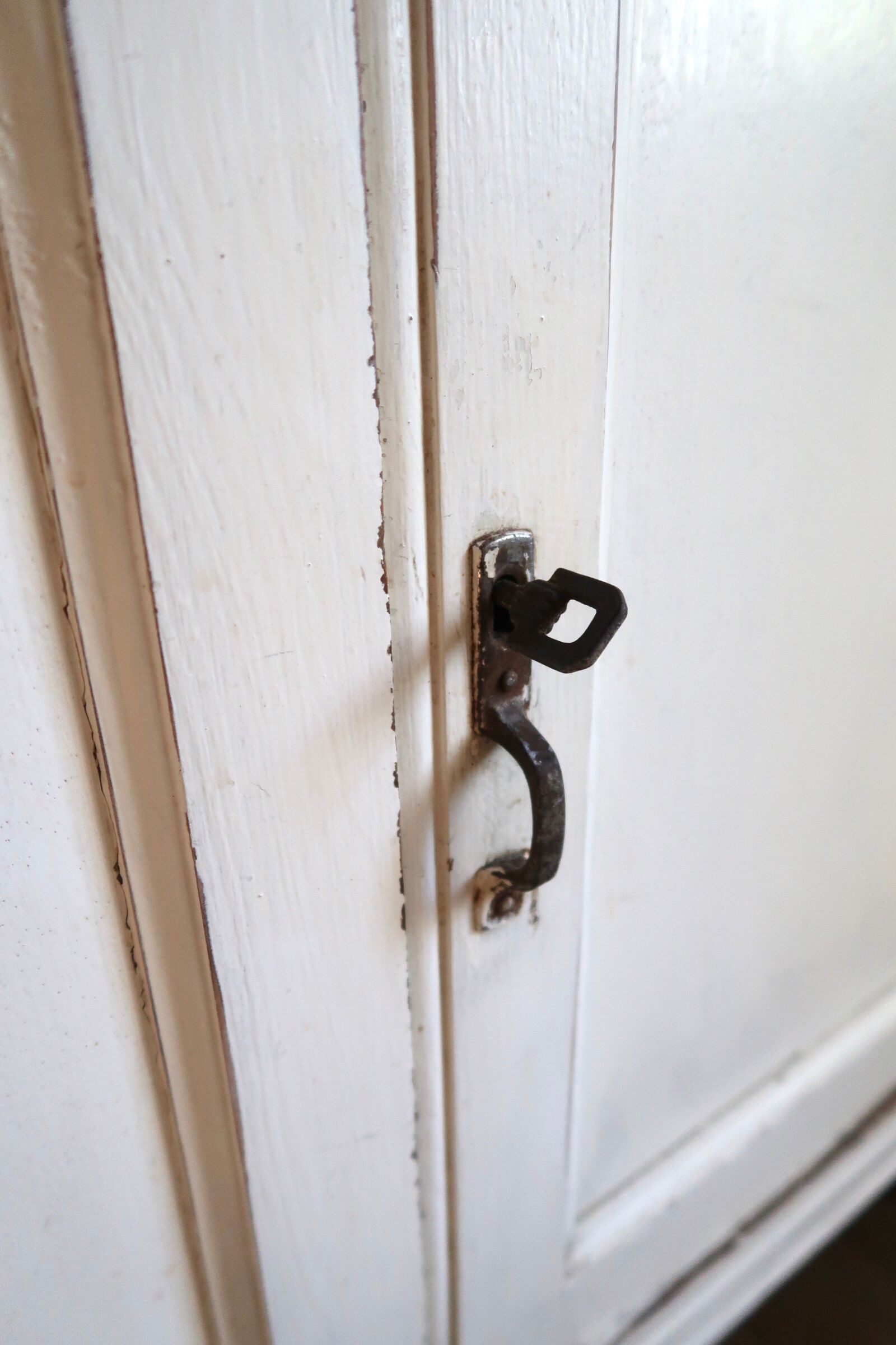 Parisian buffet in white wood
