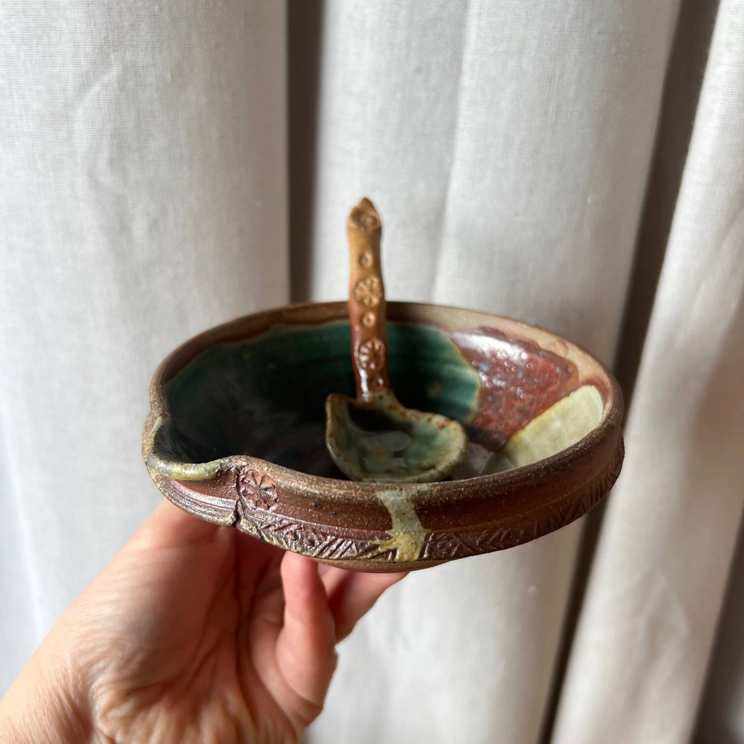 Bol artisanal en grès vernissé