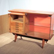 Buffet vaisselier en merisier clair vers 1950